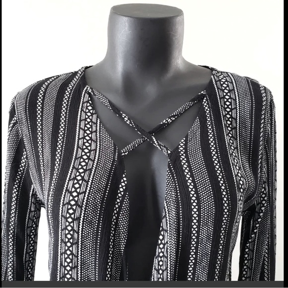 Ripzone | Criss-Cross Blouse - Picture 2 of 9